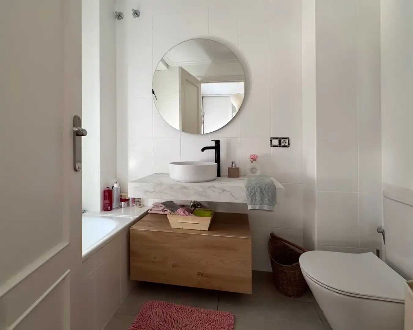 Baño de Casa adosada en venta en Lardero con Aire acondicionado, Calefacción y Jardín privado