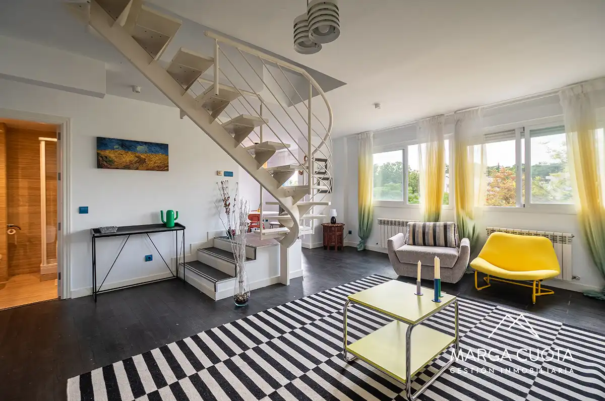 Wohnzimmer von Dachboden zur Miete in Pozuelo de Alarcón mit Klimaanlage, Heizung und Möbliert