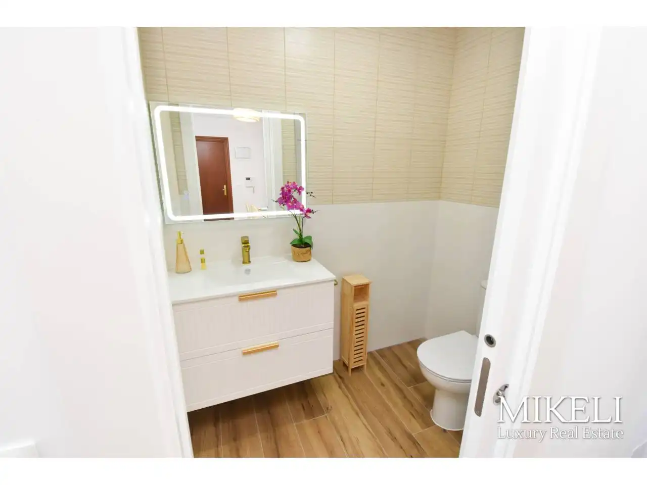 Bathroom of Flat for rent in Valdenoja