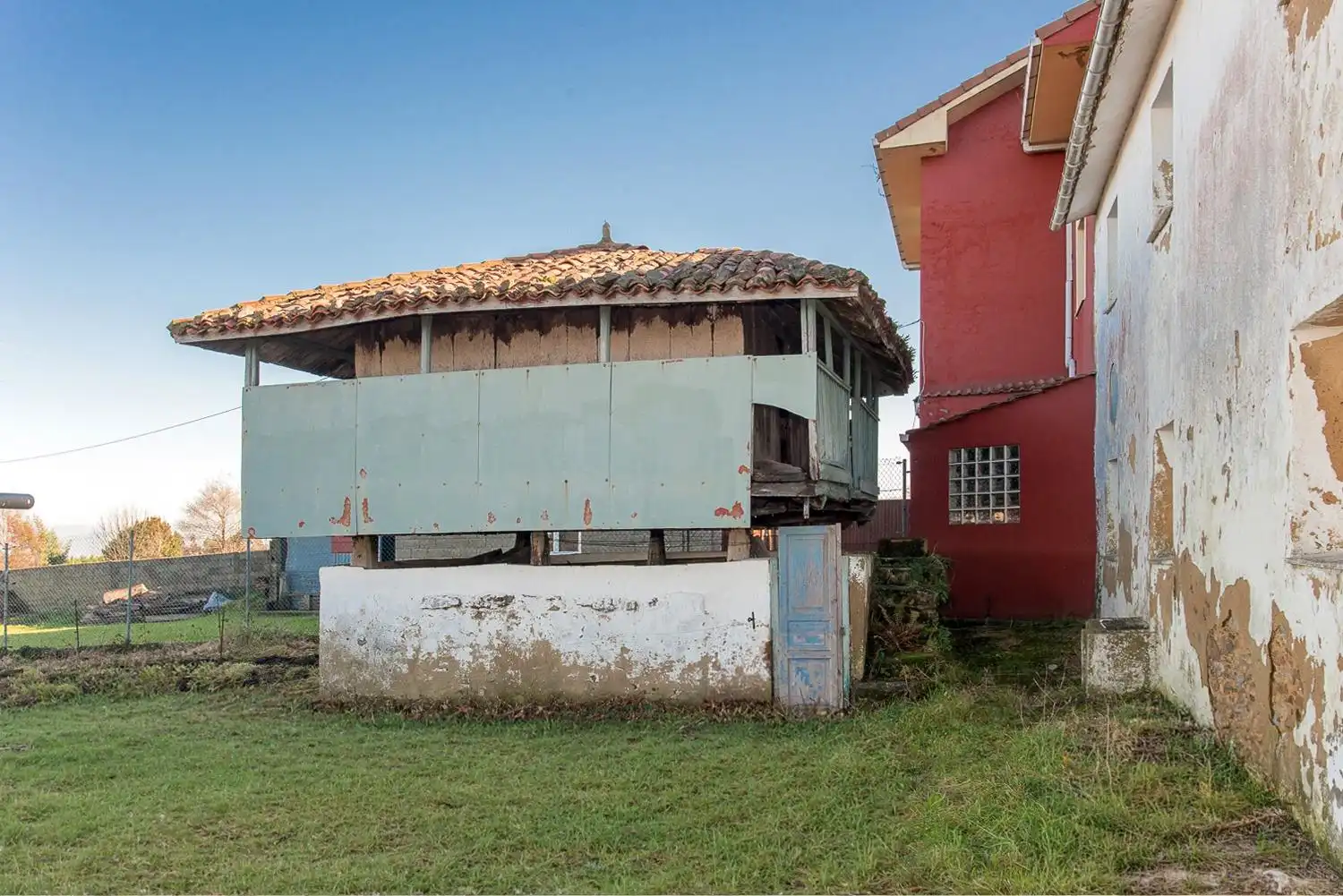 Außenansicht von Country house zum Verkauf in Cudillero mit Privatgarten