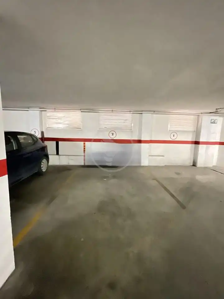 Parkplatz von Maisonette zum Verkauf in Linares mit Klimaanlage