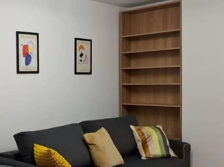 Sala d'estar de Pis de lloguer en Avilés amb Calefacció, Parquet i Moblat