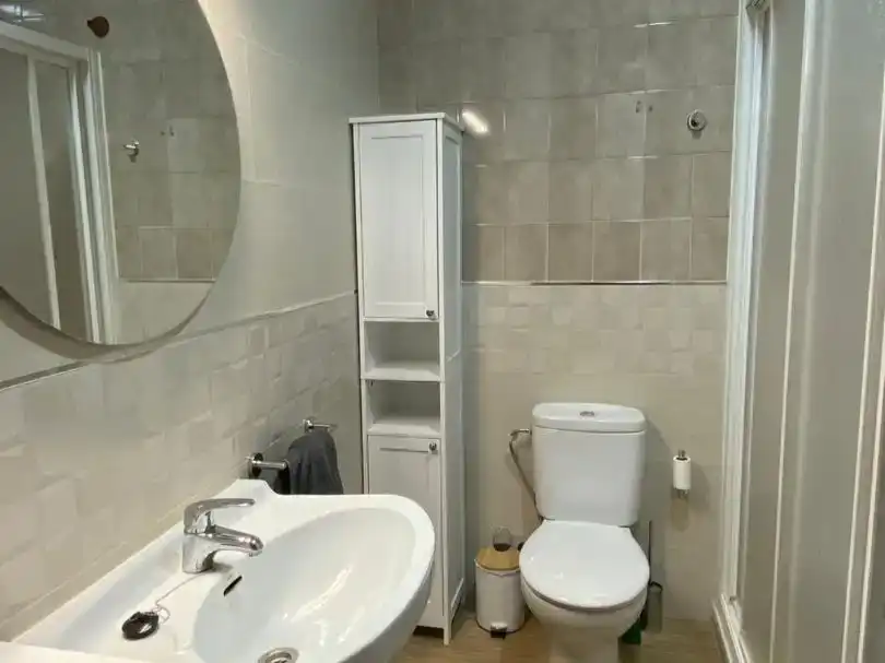 Badezimmer von Erdgeschoss zur Miete in Herencia mit Möbliert und Balkon