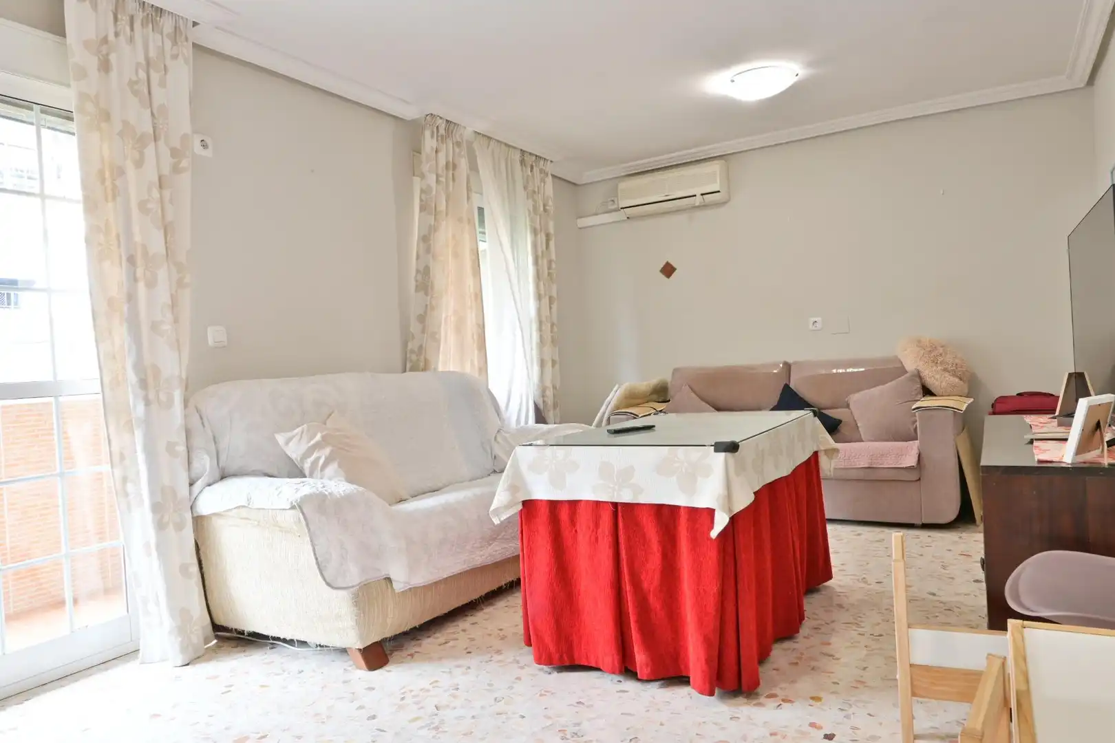 Wohnzimmer von Wohnung zum Verkauf in  Sevilla Capital mit Klimaanlage, Terrasse und Abstellraum