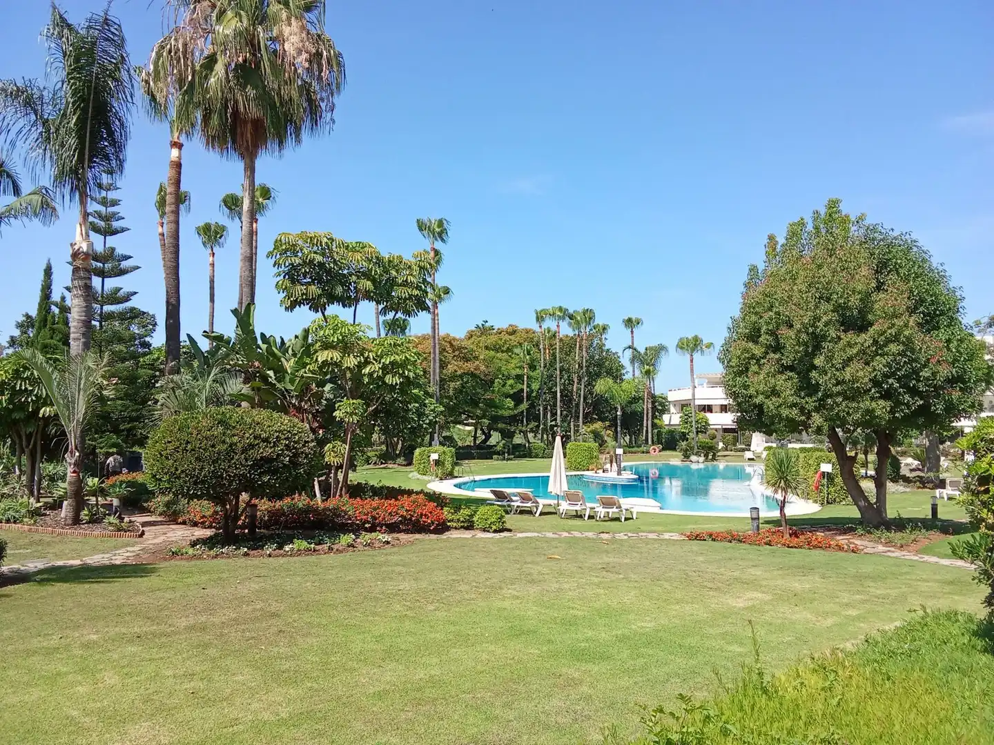 Jardín de Piso en venta en Marbella con Aire acondicionado, Terraza y Amueblado