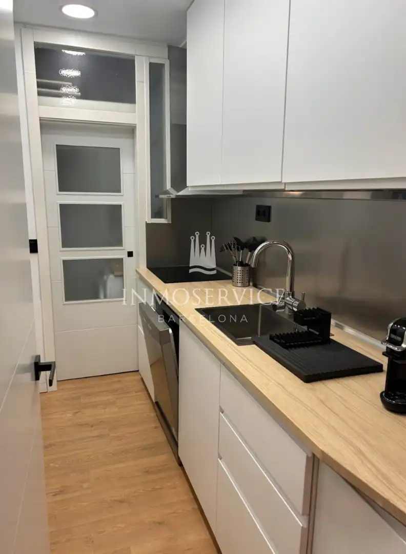 Cuina de Pis de lloguer en Barcelona amb Aire condicionat, Calefacció i Parquet