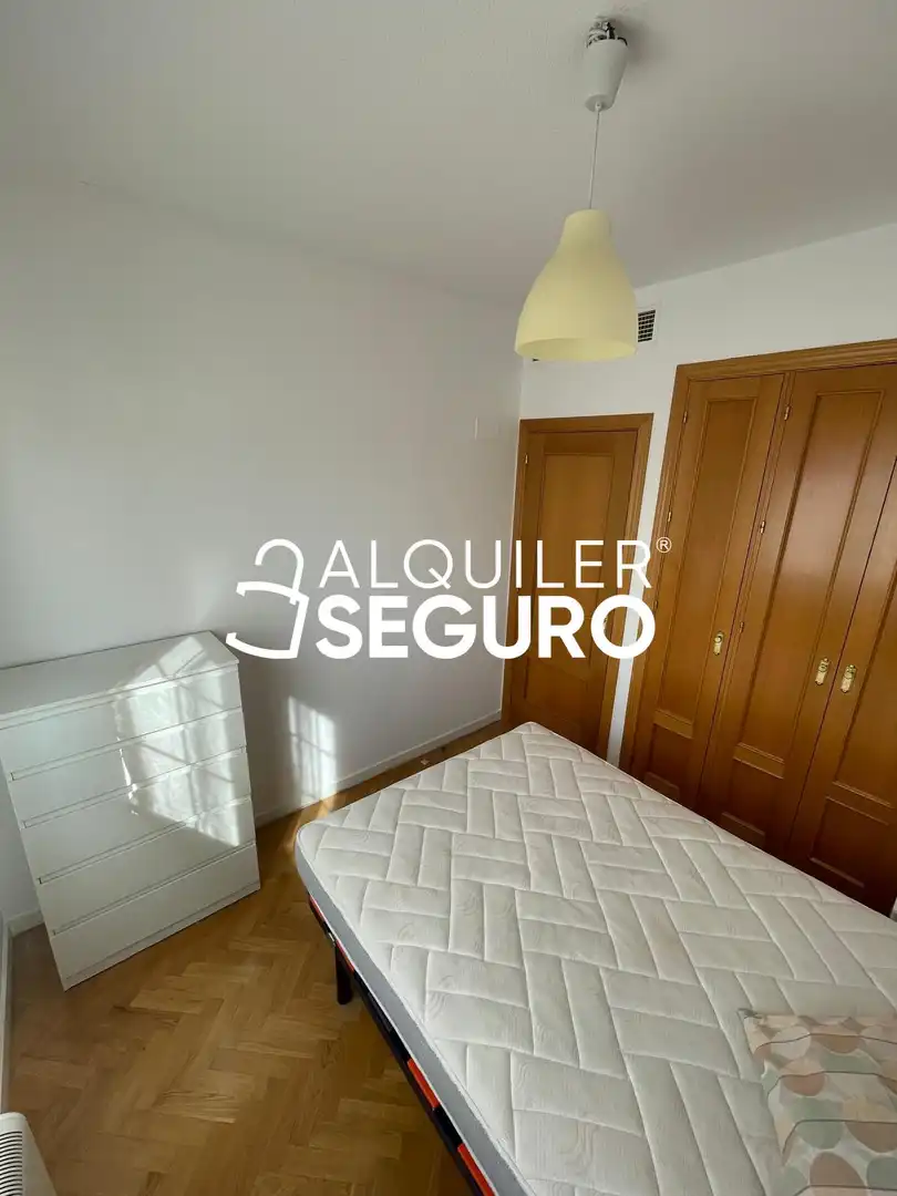 Bedroom of Flat for rent in Carabanchel