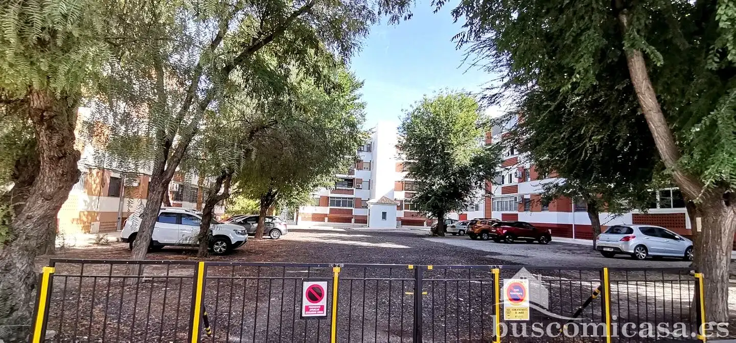 Vista exterior de Pis en venda en Linares amb Aire condicionat, Traster i Balcó