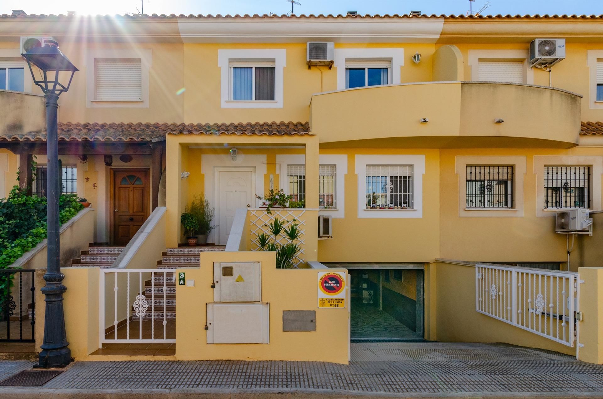 Vista exterior de Dúplex en venda en La Unión amb Aire condicionat, Calefacció i Jardí privat