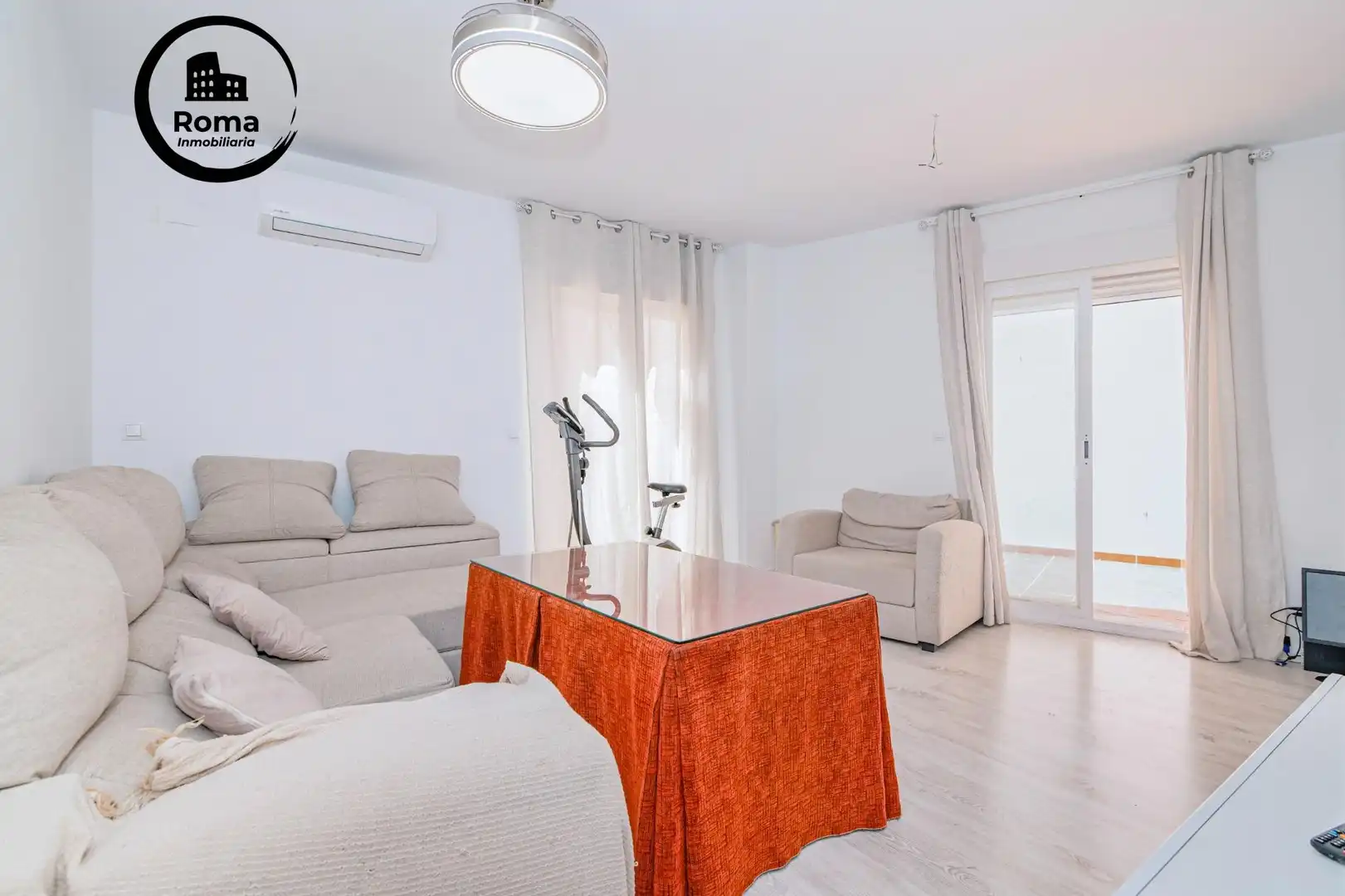 Sala de estar de Piso en venta en La Zubia con Aire acondicionado, Calefacción y Amueblado