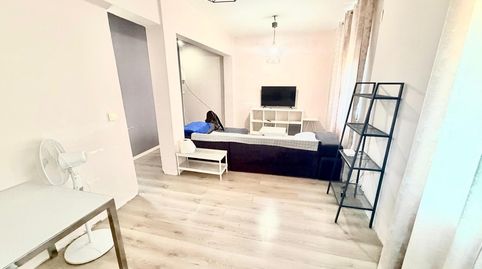 Foto 2 de Piso en venta en Virgen de la Cabeza, Carranque - Haza Cuevas, Málaga Capital