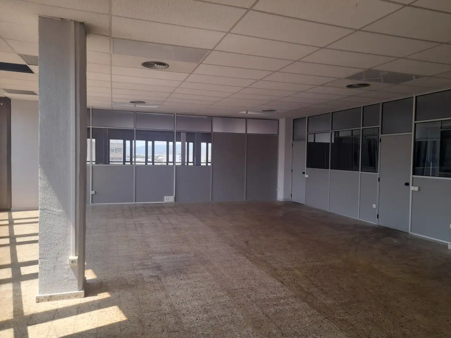 Local de alquiler en L'Hospitalet de Llobregat con Aire acondicionado y Calefacción