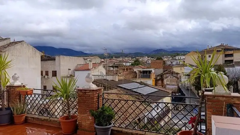 Vista exterior de Àtic en venda en La Zubia amb Terrassa i Traster