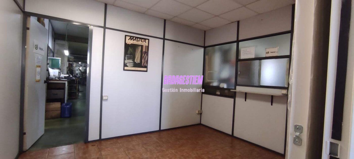 Nau industrial en venda en Badalona