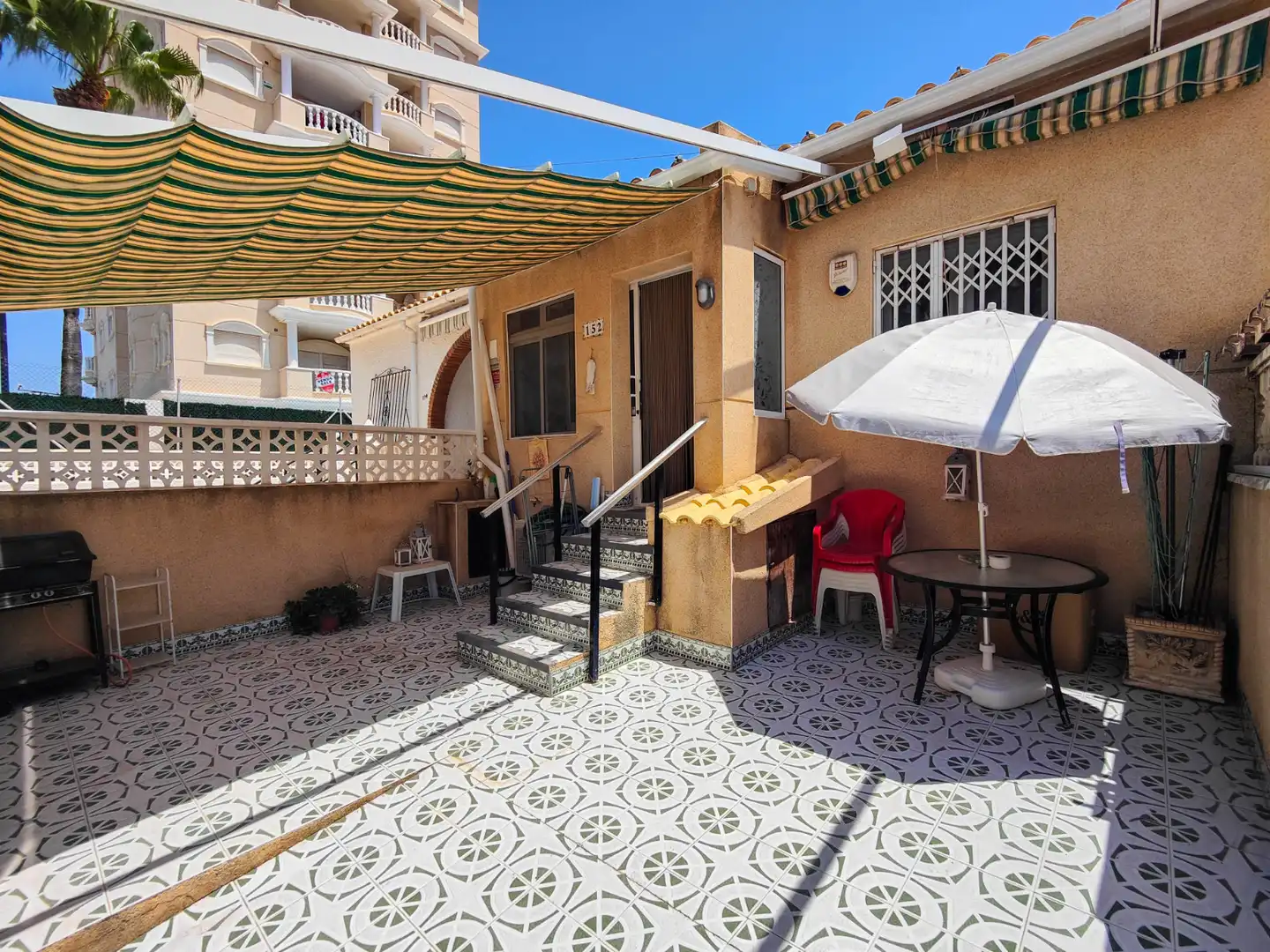 Terraza de Casa adosada de alquiler en Torrevieja con Aire acondicionado, Jardín privado y Terraza