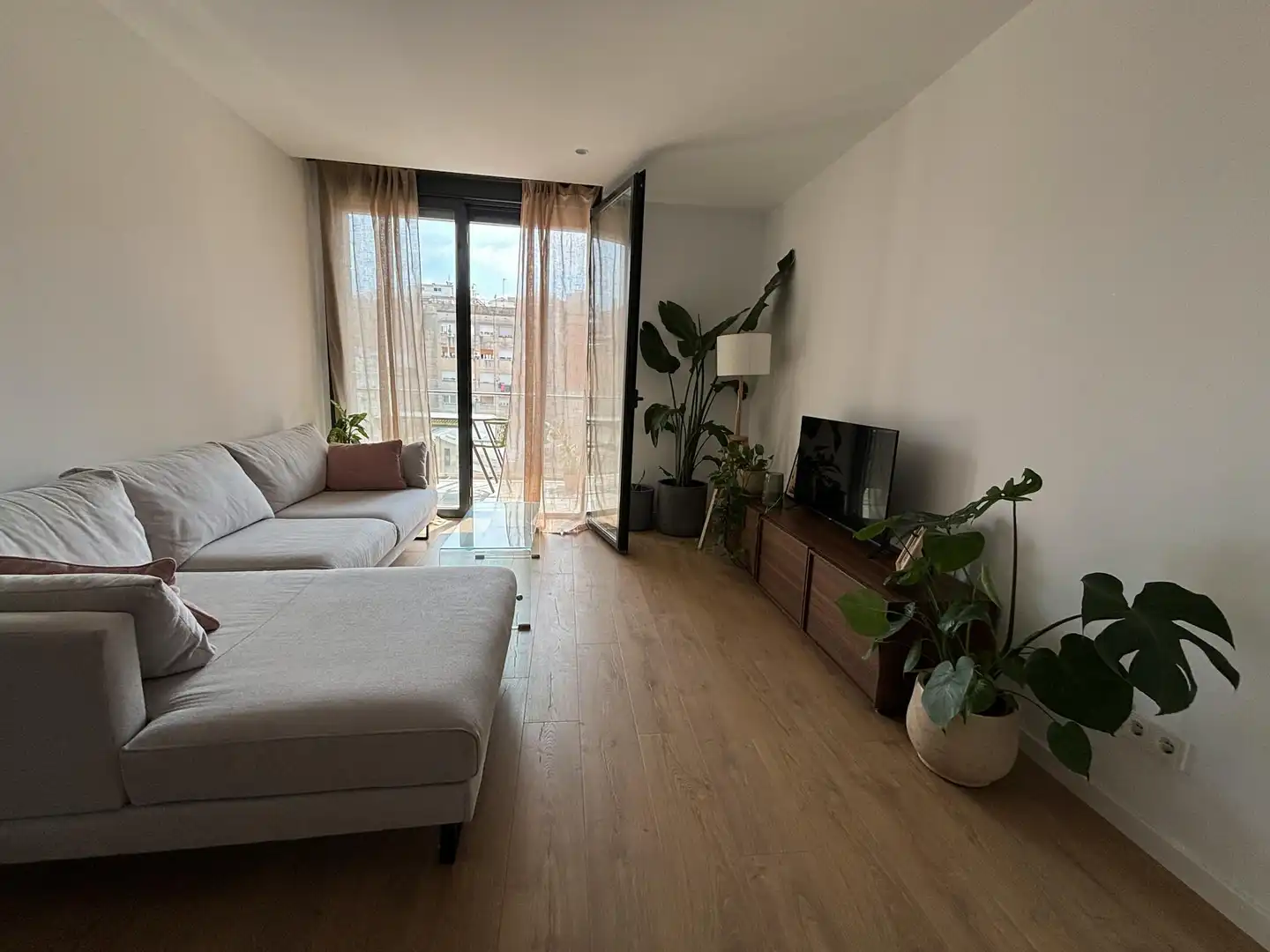 Sala d'estar de Pis de lloguer en Barcelona amb Aire condicionat, Calefacció i Moblat