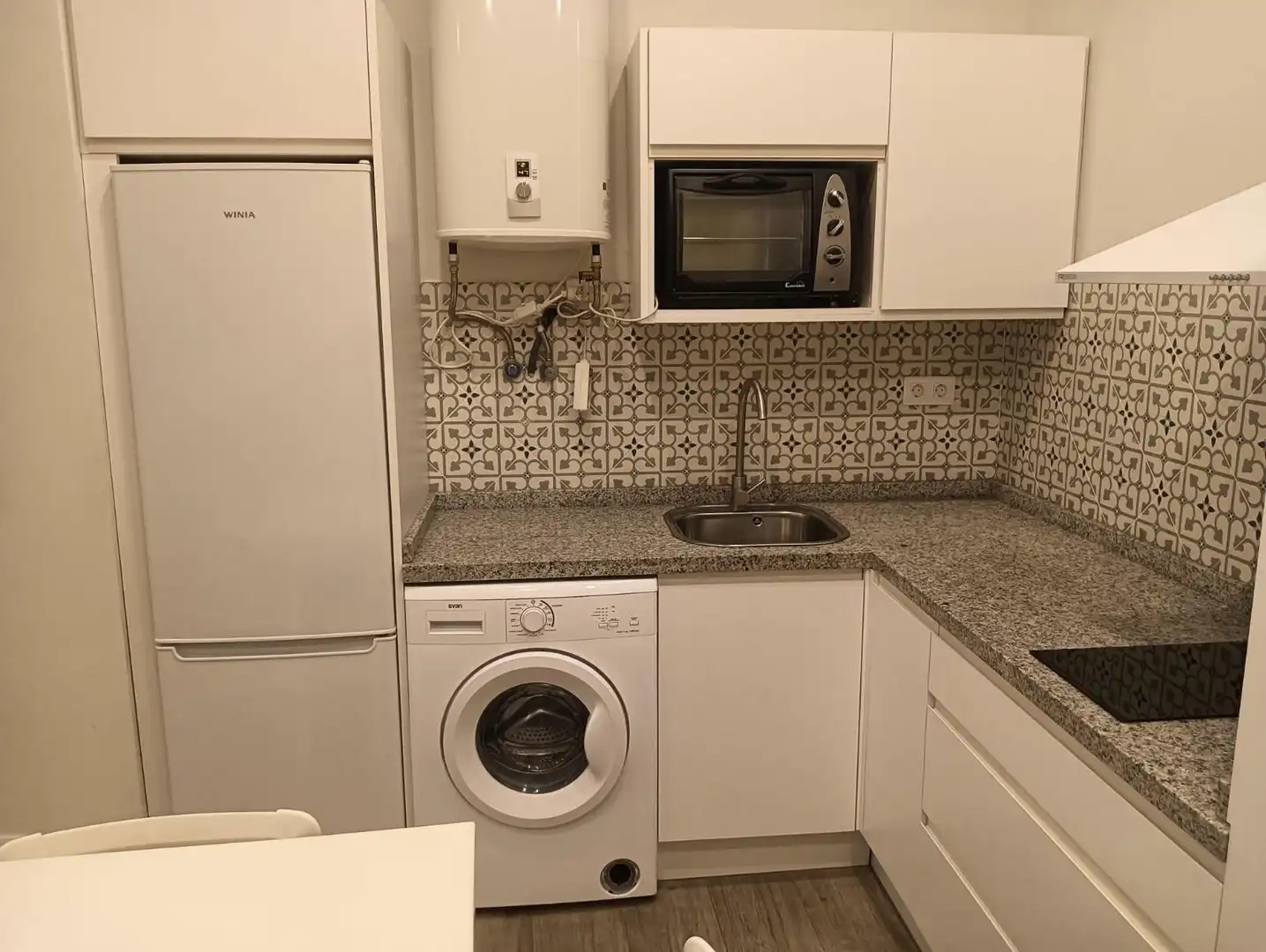 Cuina de Apartament de lloguer en Sevilla amb Aire condicionat i Moblat