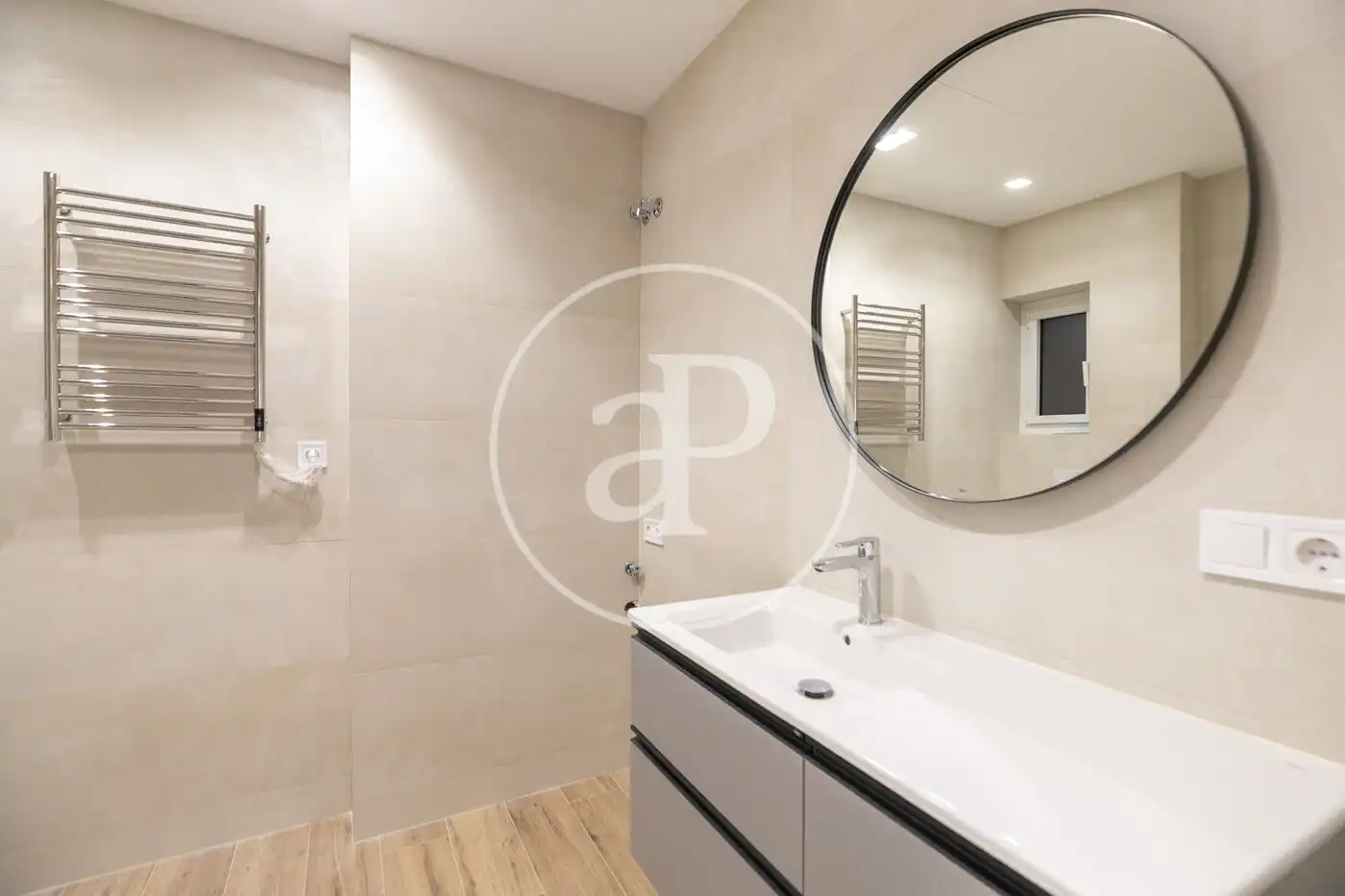 Badezimmer von Wohnung zum Verkauf in Barcelona mit Klimaanlage, Heizung und Möbliert