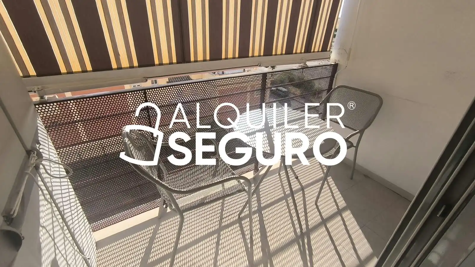 Terraza de Piso de alquiler en Dos Hermanas con Aire acondicionado, Piscina y Amueblado