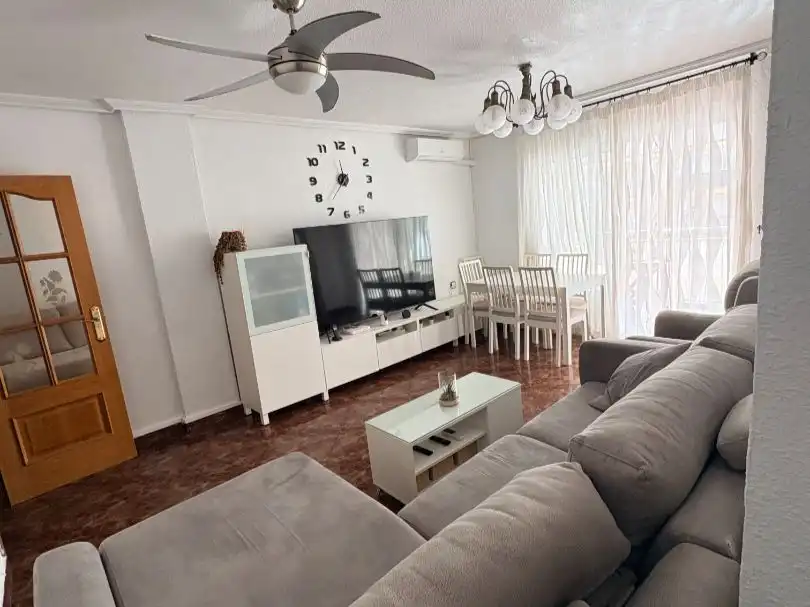 Sala de estar de Piso en venta en Torrevieja con Aire acondicionado, Terraza y Balcón