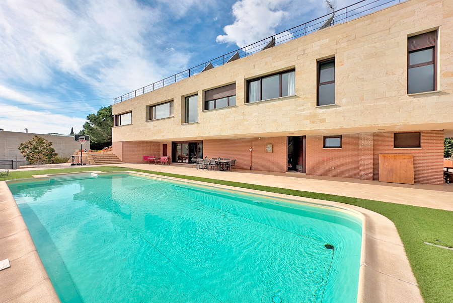 Swimming pool of House or chalet for sale in Torrelodones  with Heating, Private garden and Parquet flooring
