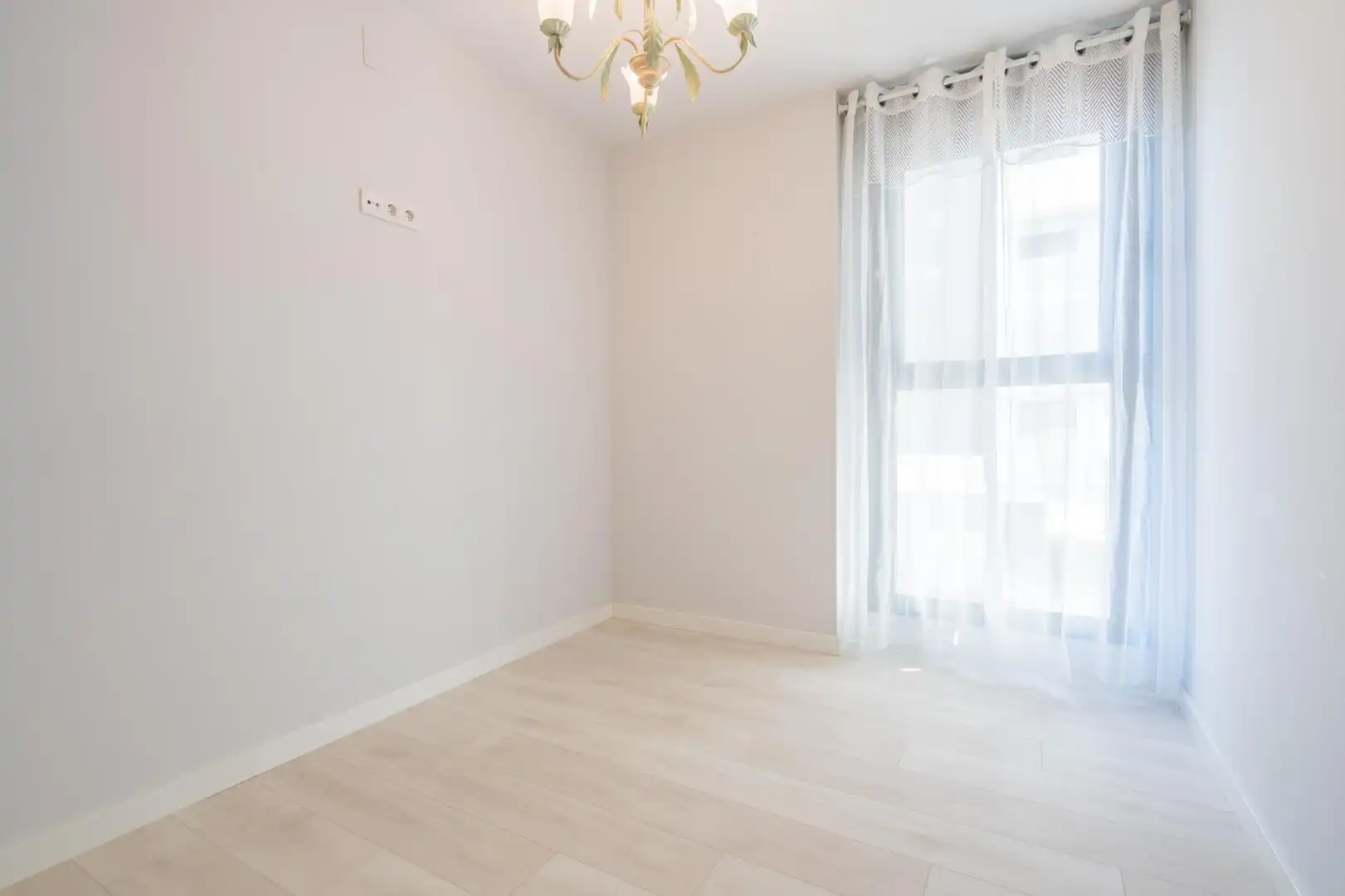 Habitación de Piso en venta en Valencia con Aire acondicionado, Terraza y Piscina comunitaria
