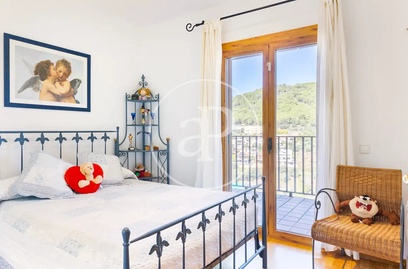 Dormitori de Casa o xalet en venda en Castellar del Vallès amb Aire condicionat, Calefacció i Jardí privat