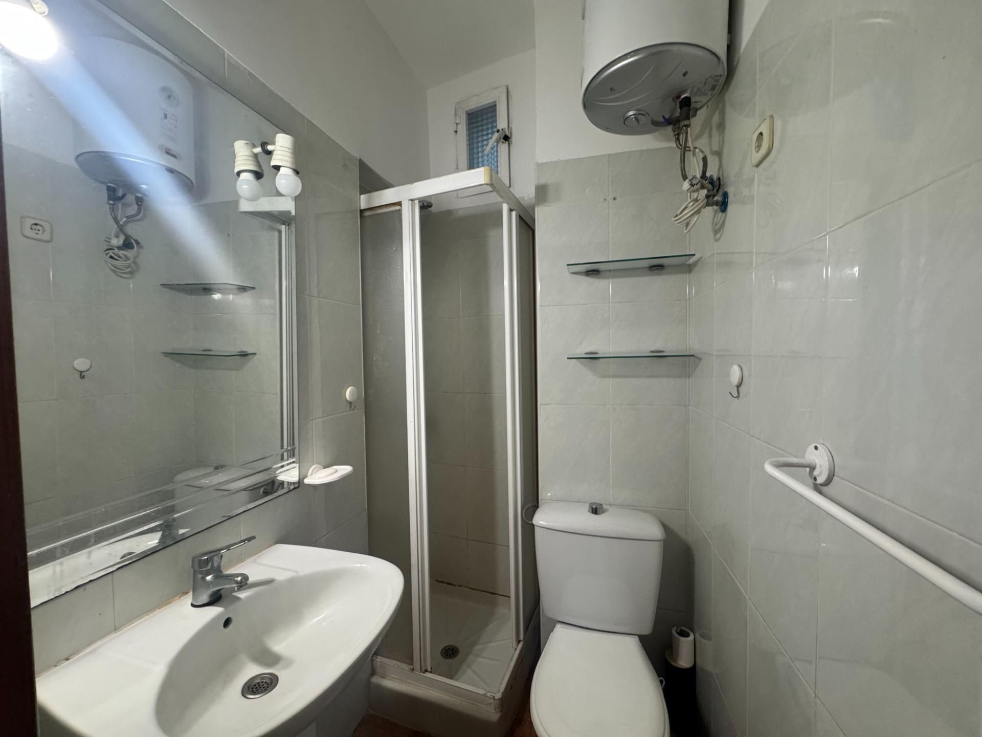 Bathroom of Study to rent in  Madrid Capital  with Heating