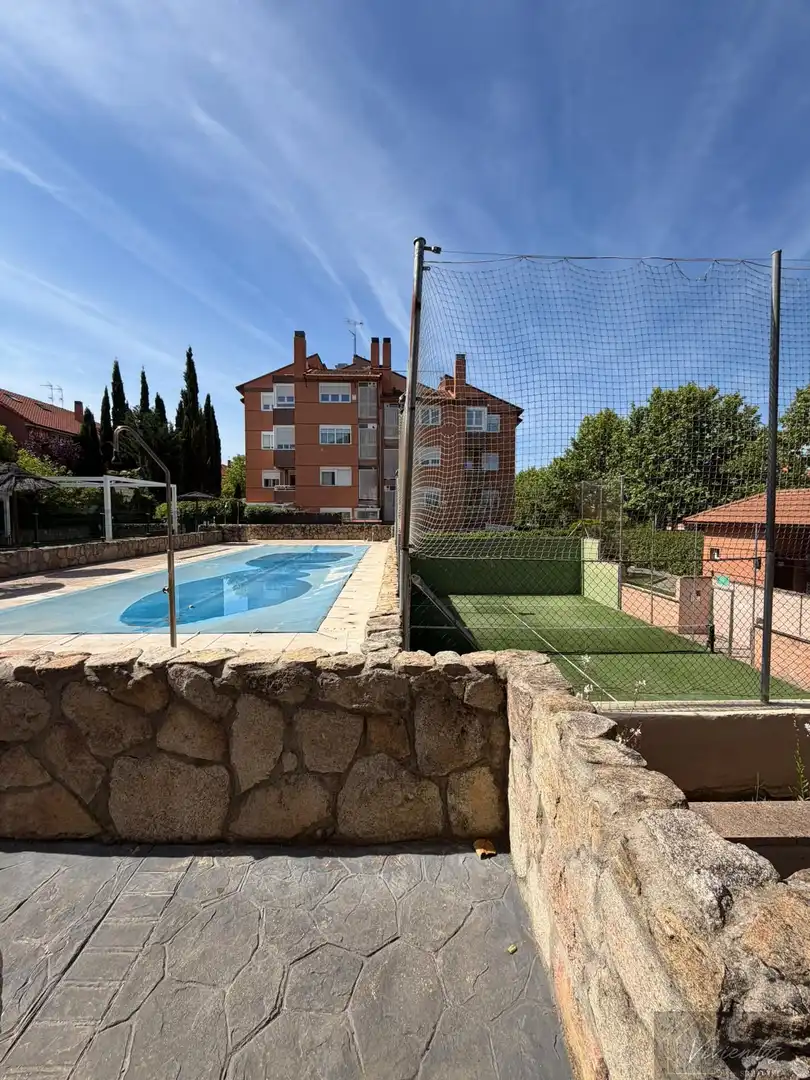 Swimming pool of Flat for rent in Boadilla del Monte  with Heating, Parquet flooring and Terrace