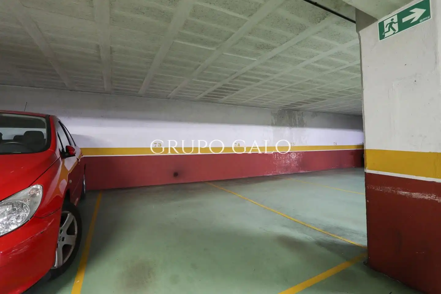 Parking de Ático en venta en Vigo  con Calefacción, Parquet y Trastero