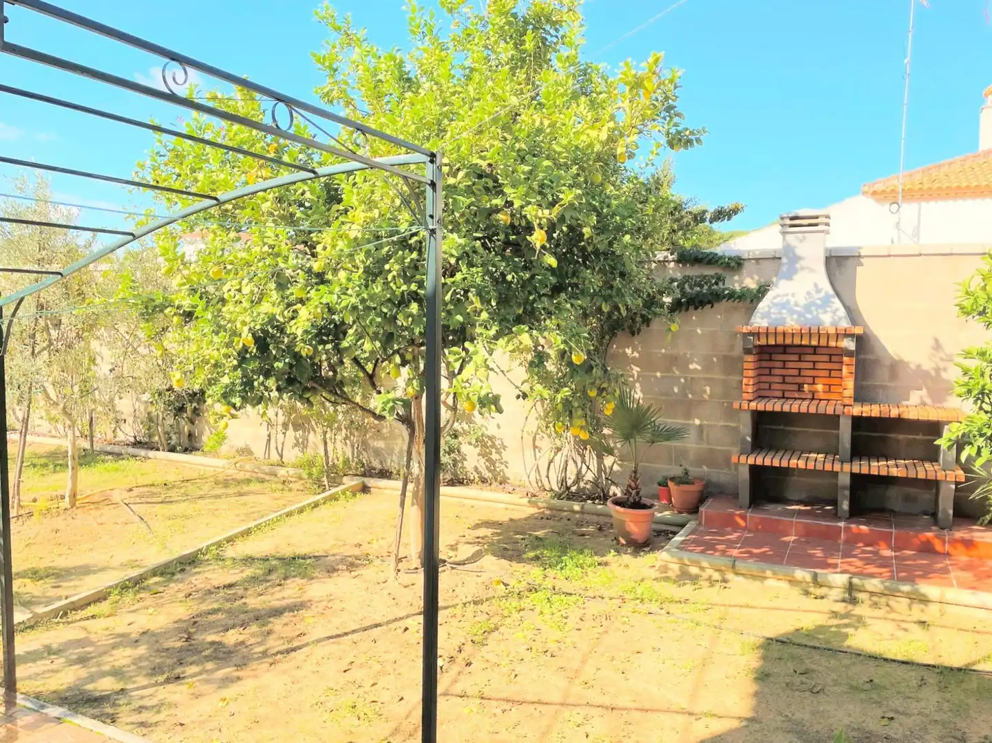 Garden of Houses for sale in Hinojos  with Air Conditioner, Heating and Private garden