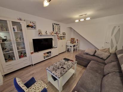 Sala d'estar de Dúplex en venda en Leganés amb Aire condicionat i Balcó