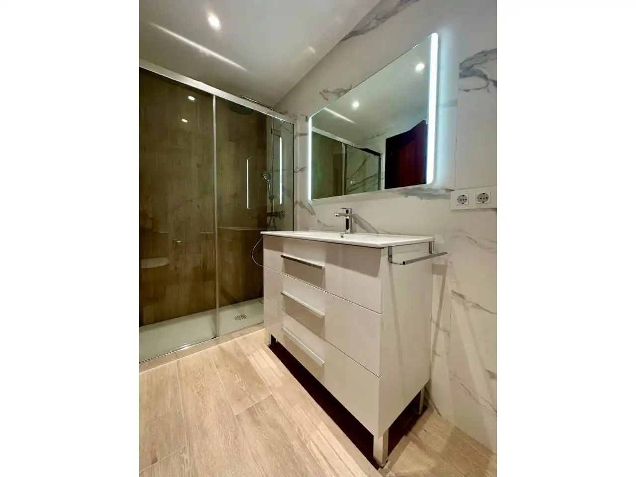Baño de Piso de alquiler en  Logroño con Calefacción, Terraza y Trastero