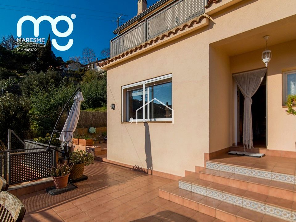 Exterior view of Single-family semi-detached for sale in Sant Iscle de Vallalta  with Air Conditioner, Heating and Terrace