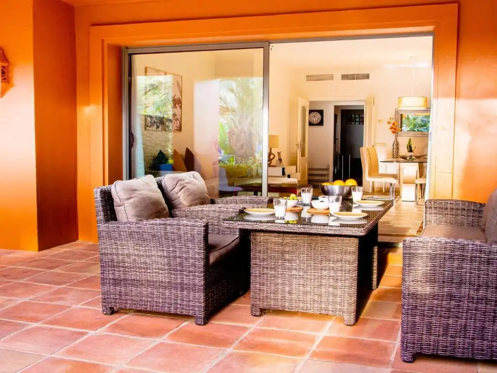 Apartamento con piscina en venta en Estepona Pueblo, imagen 8
