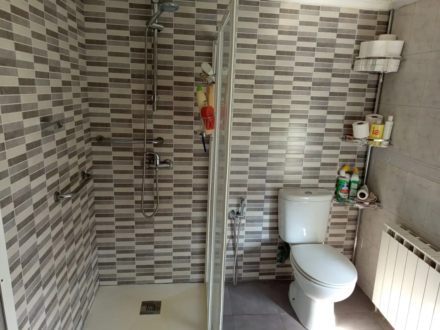 Bany de Casa o xalet en venda en Ourense Capital  amb Aire condicionat, Calefacció i Jardí privat