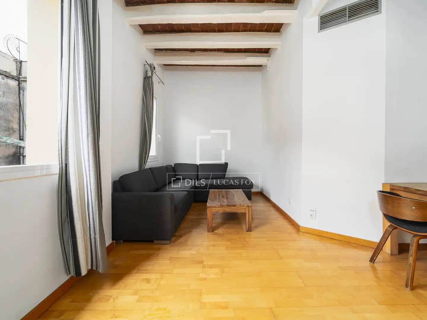 Wohnzimmer von Wohnung zum Verkauf in Barcelona mit Klimaanlage und Heizung