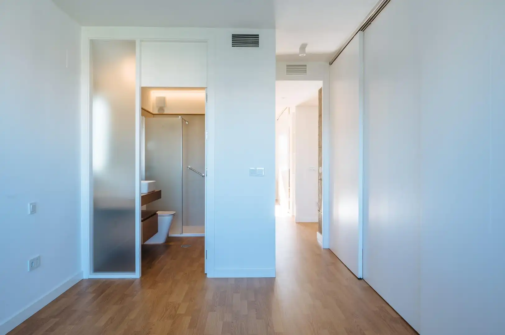 Flat for rent in Sevilla  with Air Conditioner and Furnished