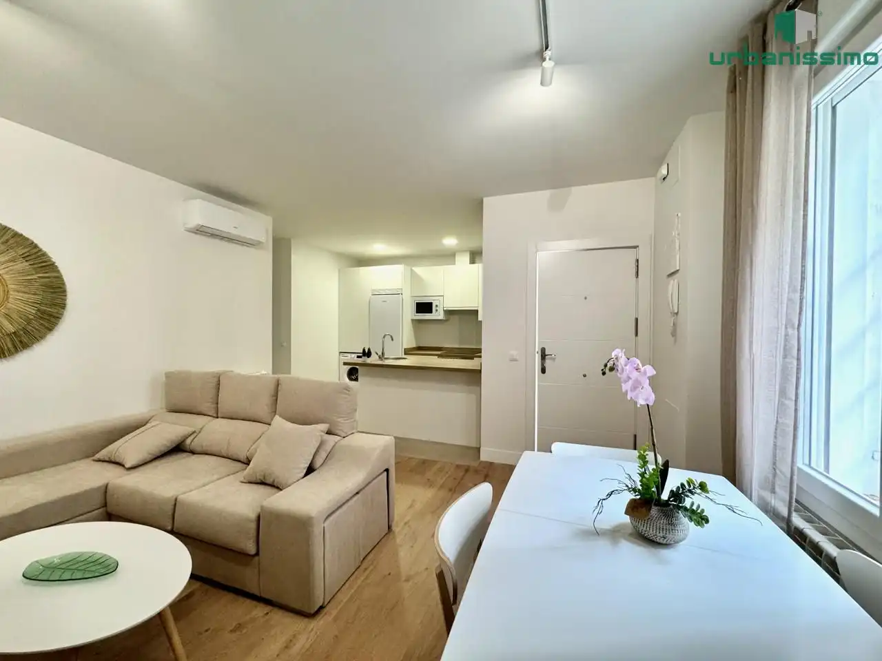Sala d'estar de Apartament de lloguer en Madrid amb Aire condicionat, Calefacció i Moblat