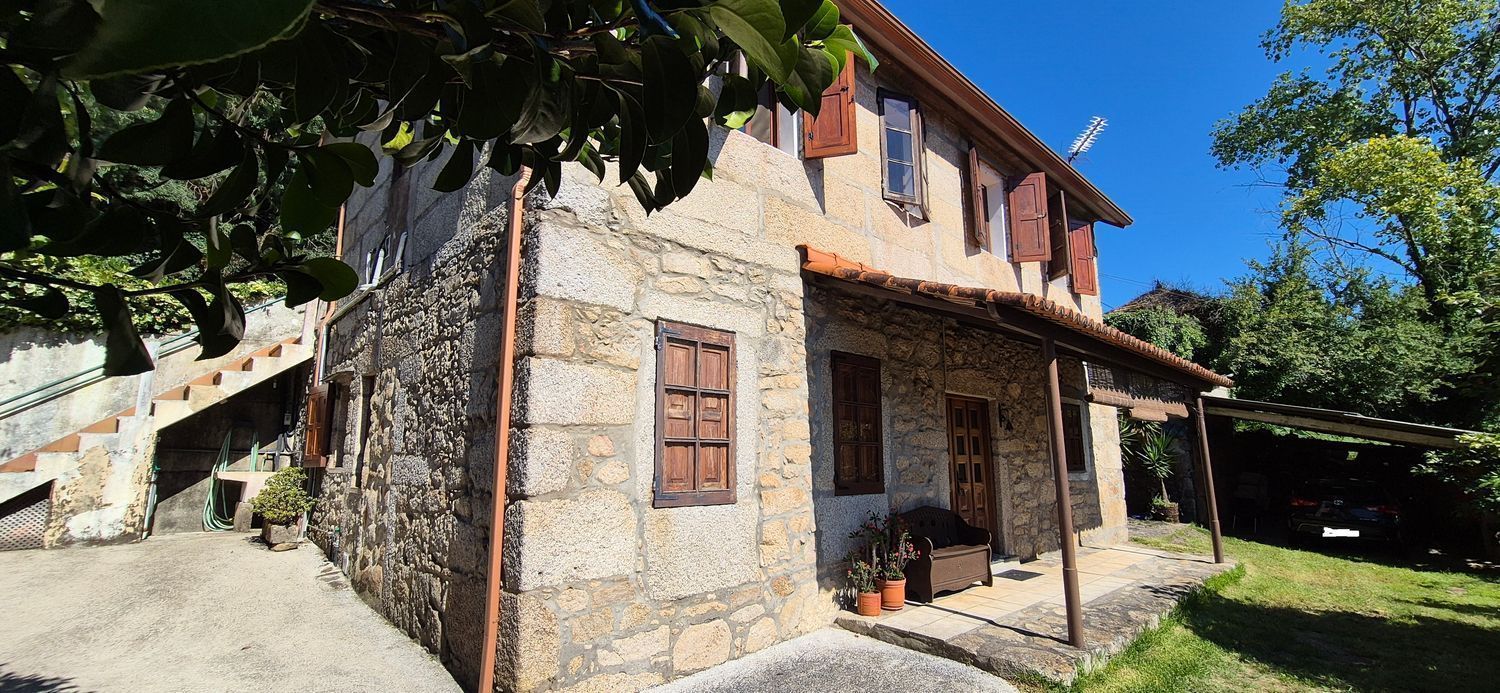 Vista exterior de Casa o xalet en venda en Redondela amb Traster