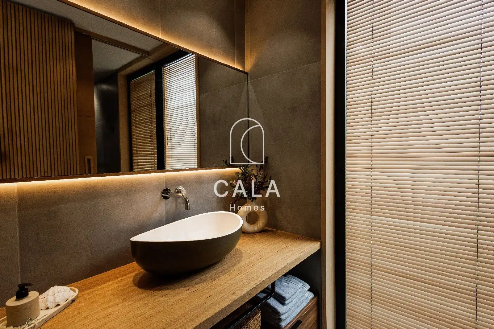 Bathroom of Houses for sale in Adeje  with Air Conditioner, Heating and Storage room