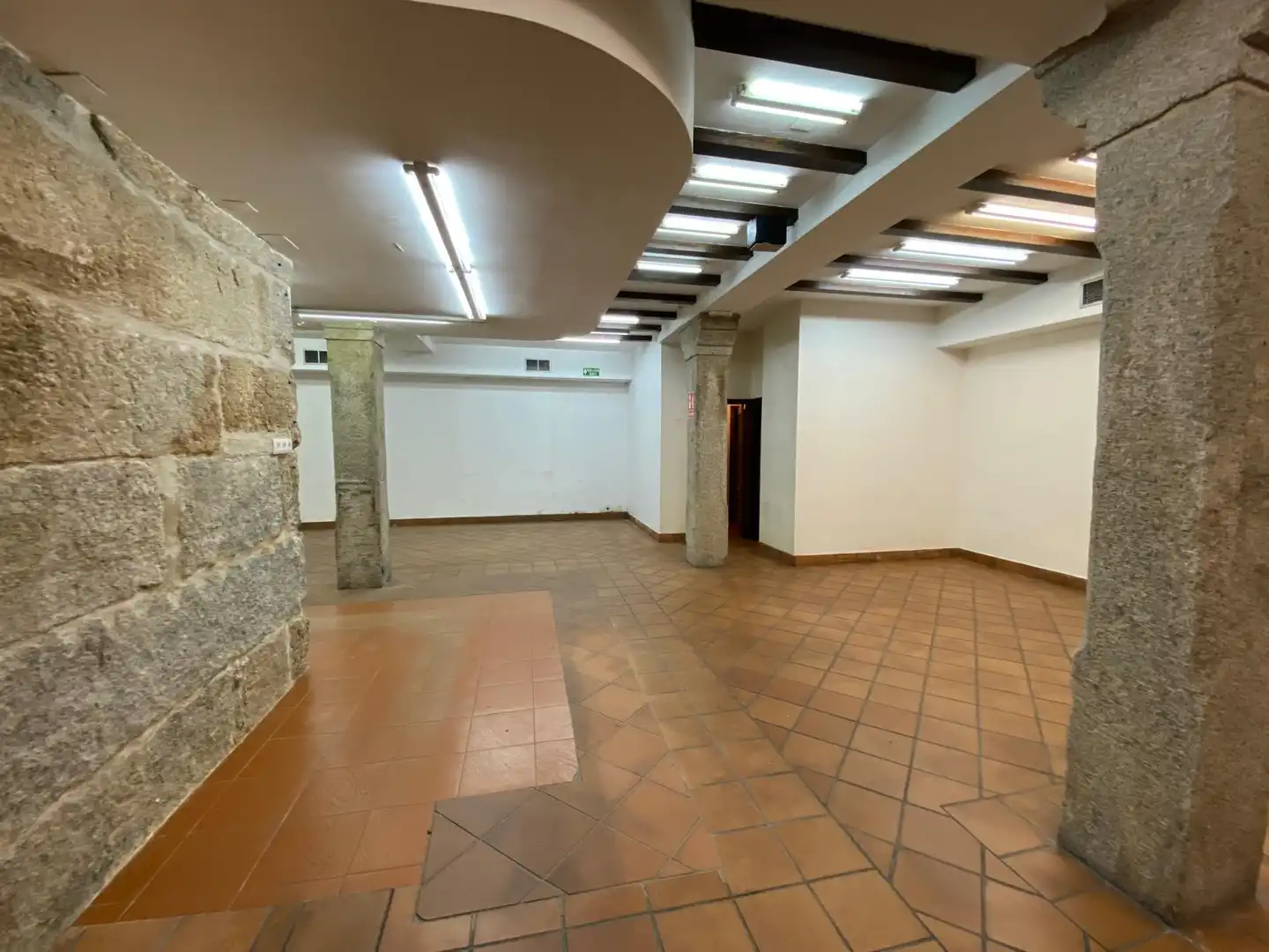 Local de alquiler en Ourense Capital  con Calefacción, Terraza y Amueblado