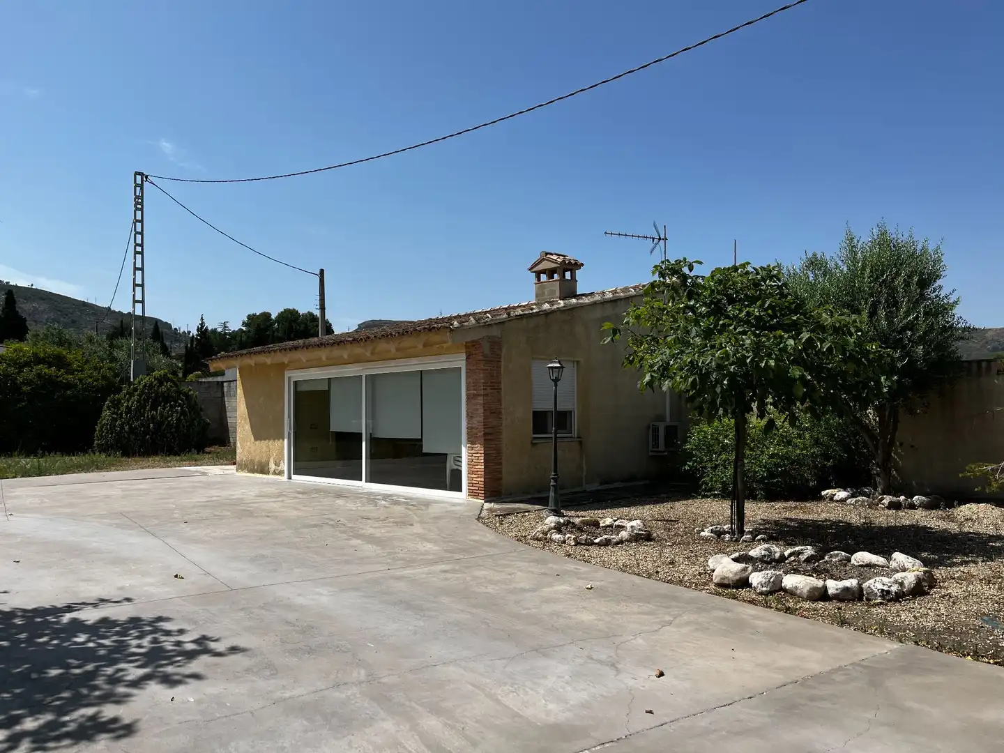 Vista exterior de Casa o xalet en venda en Ontinyent amb Aire condicionat, Calefacció i Jardí privat