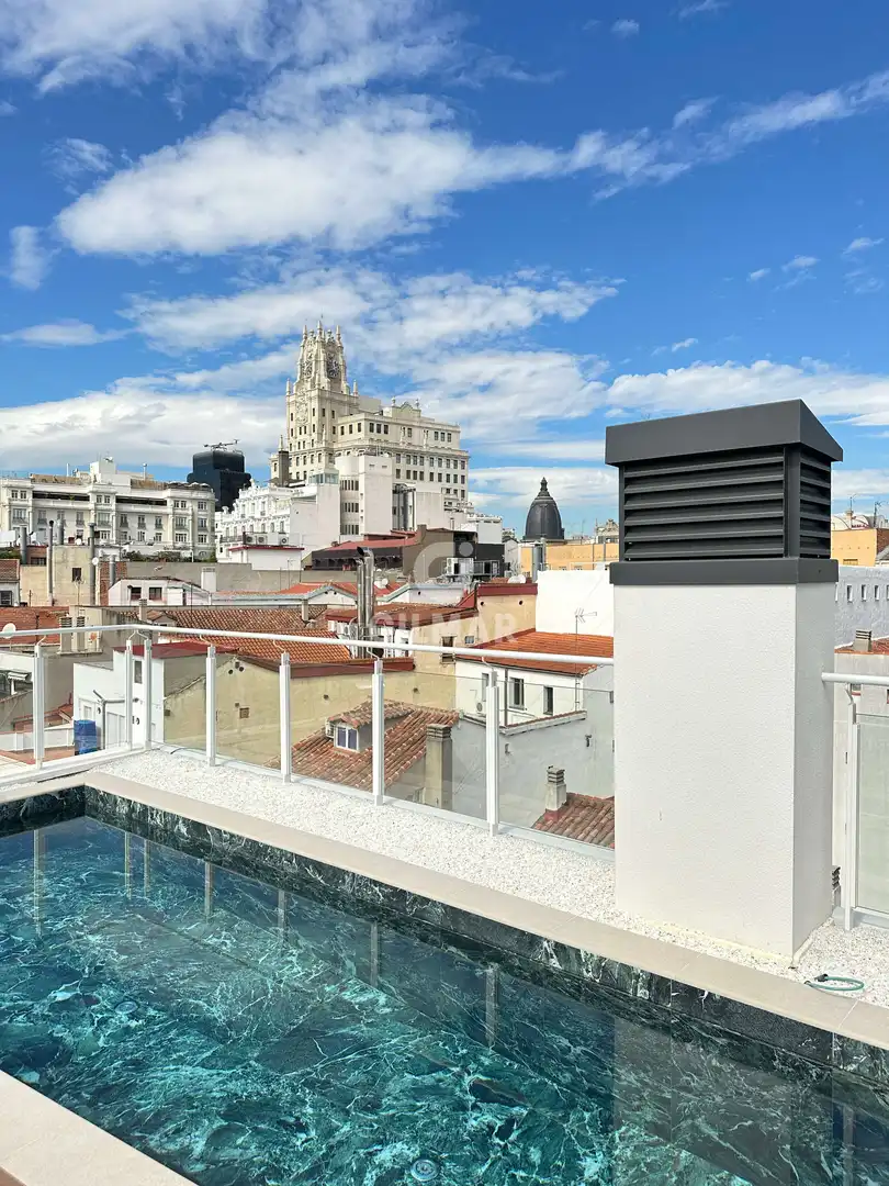 Vista exterior de Pis en venda en Madrid amb Calefacció, Piscina i Moblat