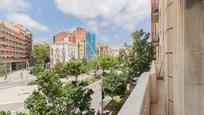 Vista exterior de Apartament en venda en  Barcelona Capital amb Traster i Balcó