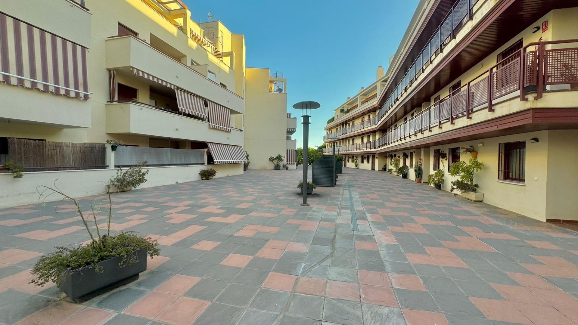 Vista exterior de Pis en venda en Rincón de la Victoria amb Jardí privat, Terrassa i Piscina comunitària