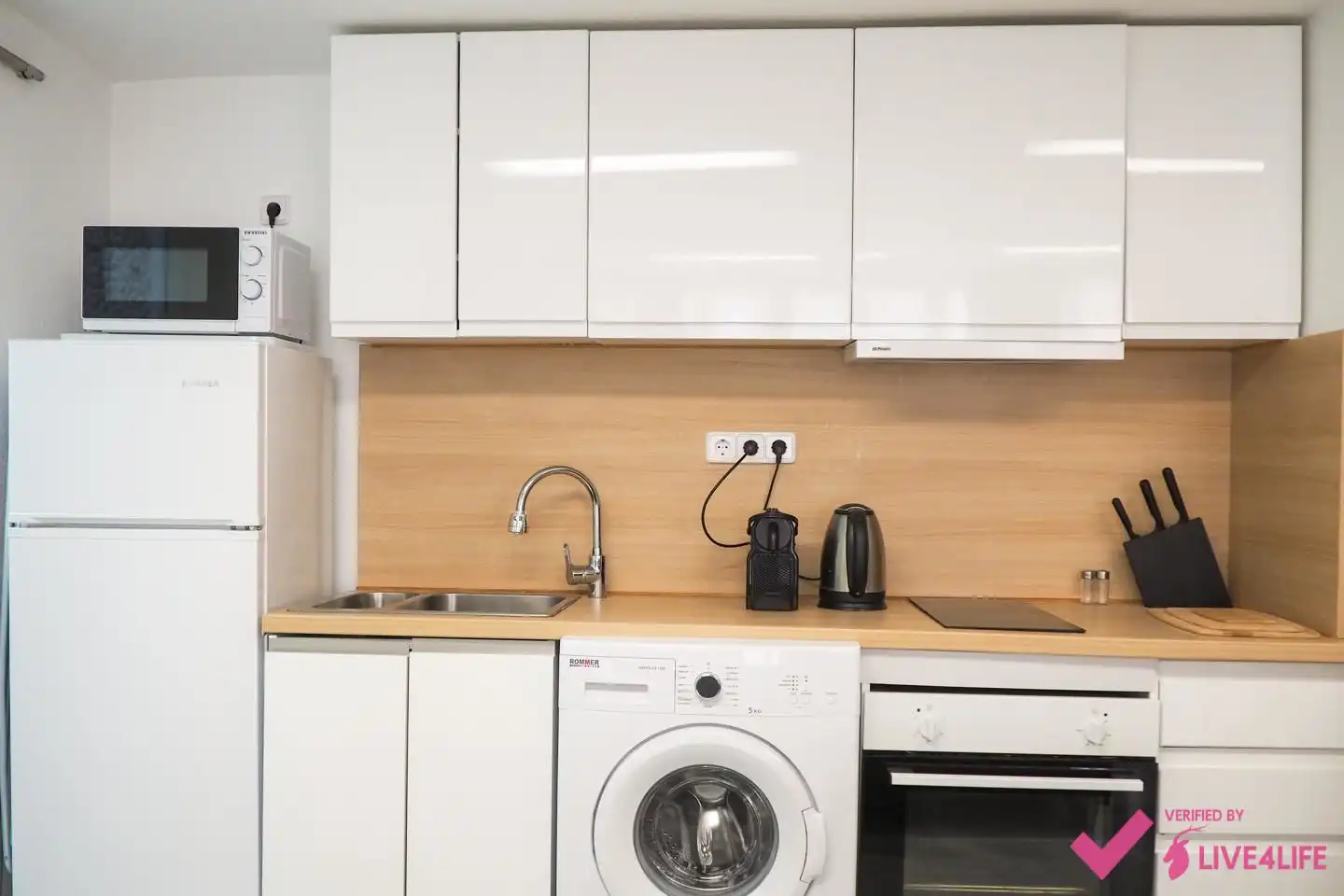 Kitchen of Study for rent in Sevilla