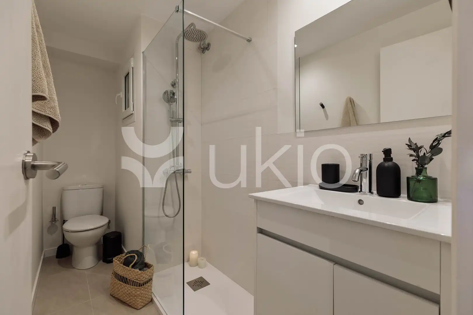 Bany de Apartament de lloguer en Barcelona amb Aire condicionat, Calefacció i Terrassa