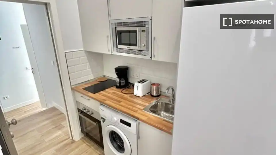 Kitchen of Flat for rent in Madrid  with Air Conditioner, Heating and Furnished