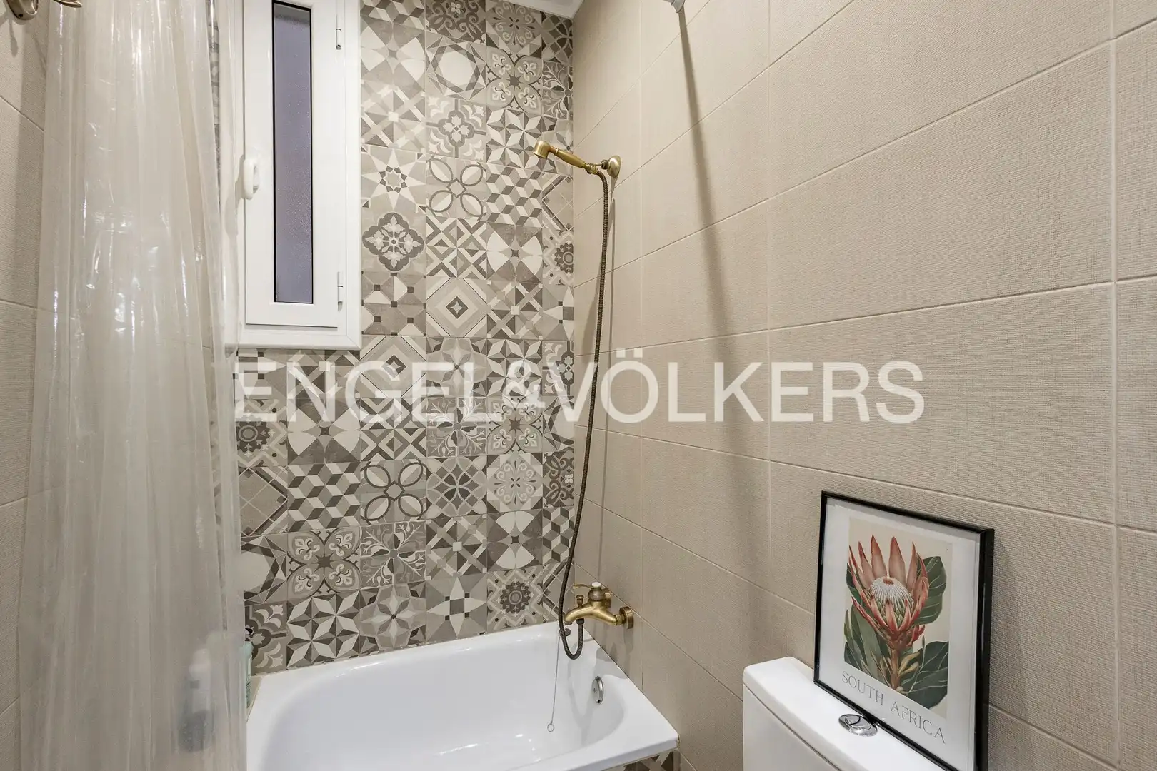 Badezimmer von Wohnung zum Verkauf in Barcelona mit Klimaanlage, Heizung und Terrasse